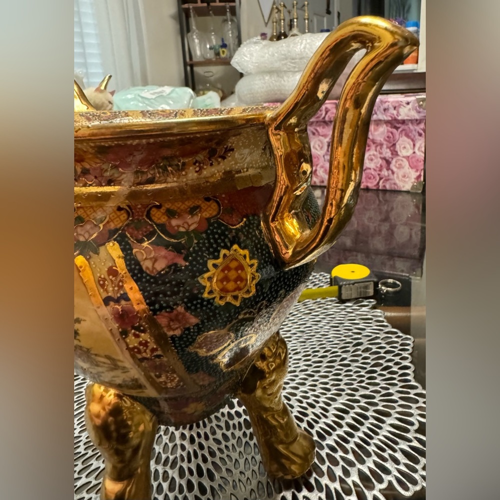 Vintage Satsuma Hand Painted Pot W/ Gold Gilding ,detailed Dots 3 legged~signed - Picture 10 of 16